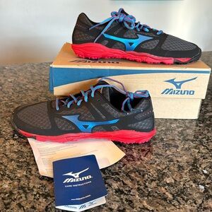 Mizuno wave evo ferus NIB 9.5